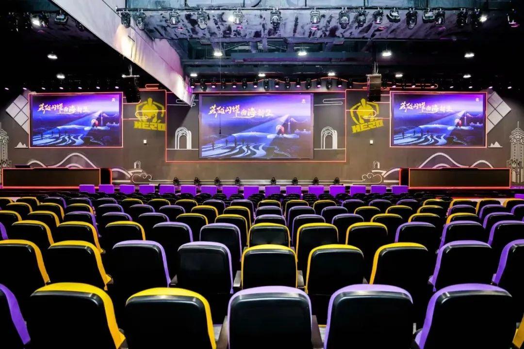 以令人瞩目 以令人瞩目